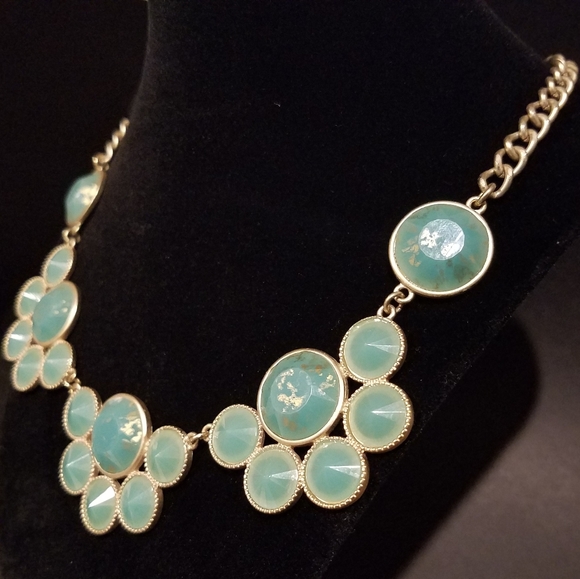 Vintage Gold-tone Necklace and Earring set - Picture 4 of 5